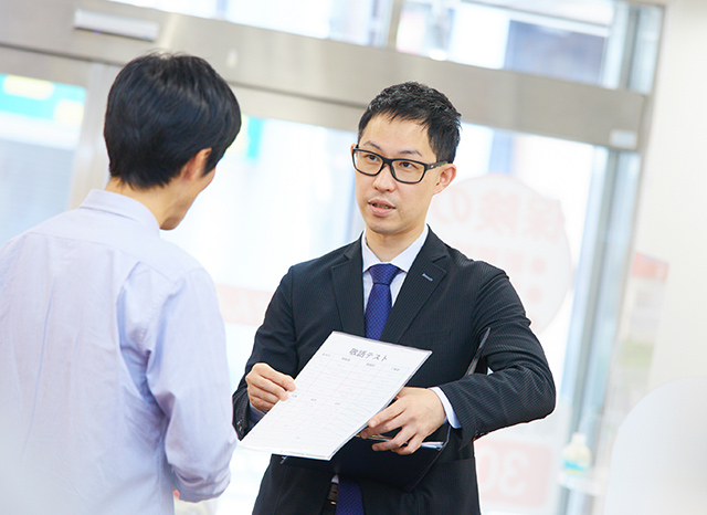 社員が働いている様子